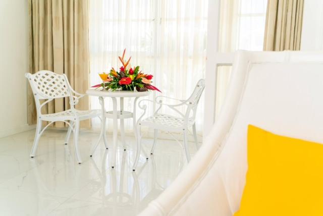 سوییت جونیور, Soco House New Boutique Adults Only