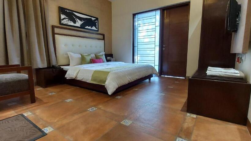 اتاق استاندارد با تخت بزرگ, The Palm Aryan  A Boutique