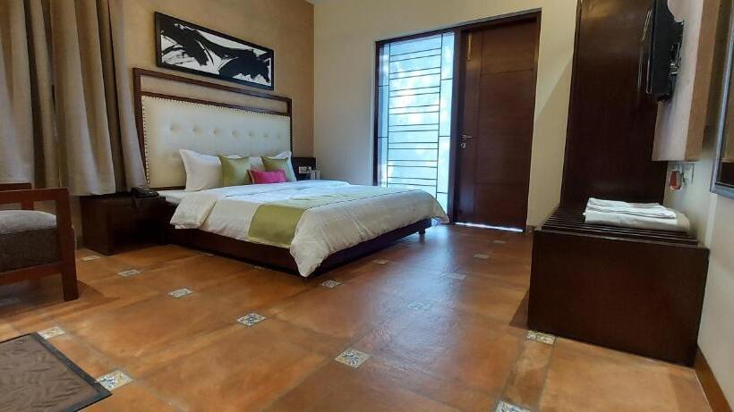 اتاق استاندارد با تخت بزرگ, The Palm Aryan  A Boutique