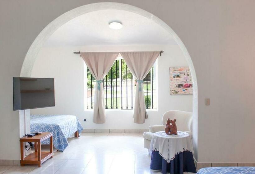 חדר משפחתי, La Capilla