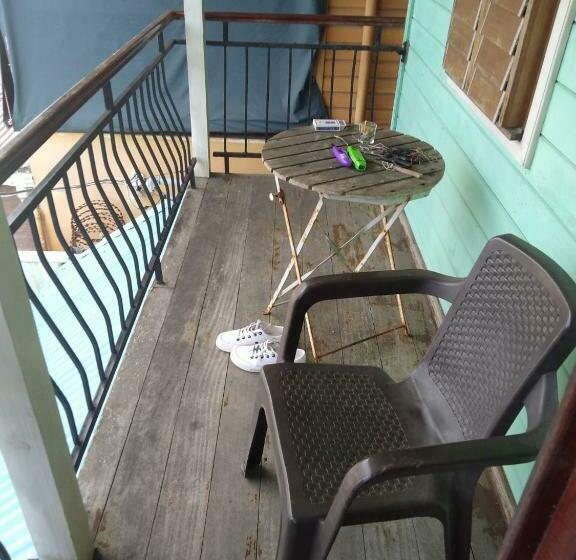 سوییت خانوادگی, The Lighthouse At Casa Max