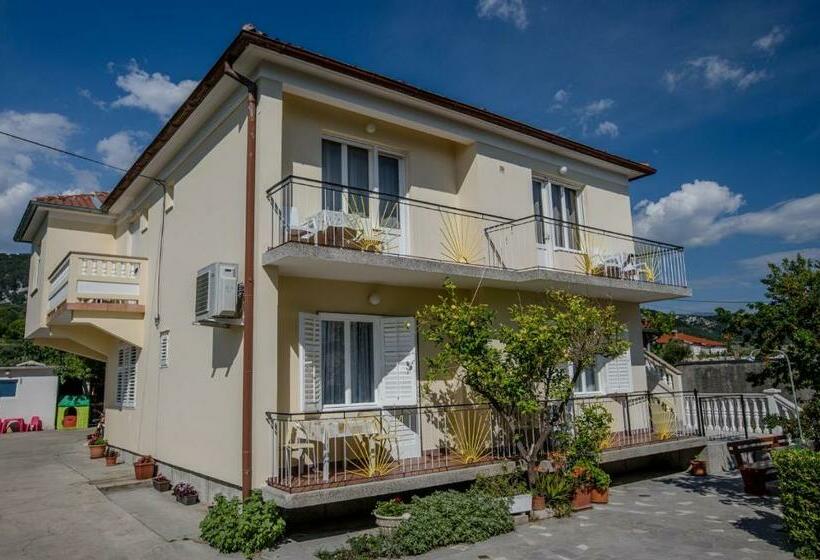 带1个卧室的带阳台的公寓, Apartments Ljubica Banjol