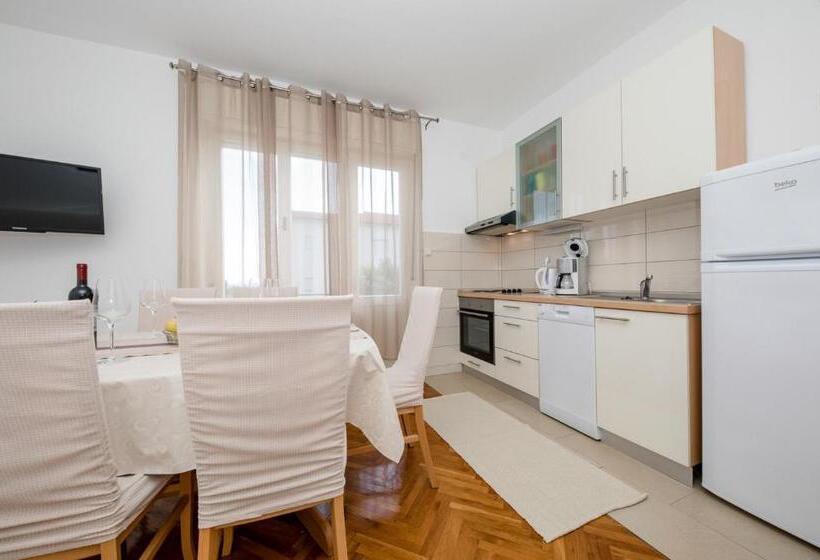 带1个卧室的带海景的公寓, Apartments Ljubica Banjol