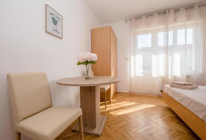 带1个卧室的带海景的公寓, Apartments Ljubica Banjol