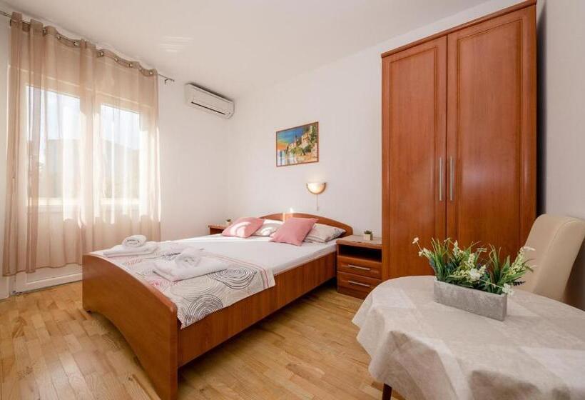 带1个卧室的带海景的公寓, Apartments Ljubica Banjol