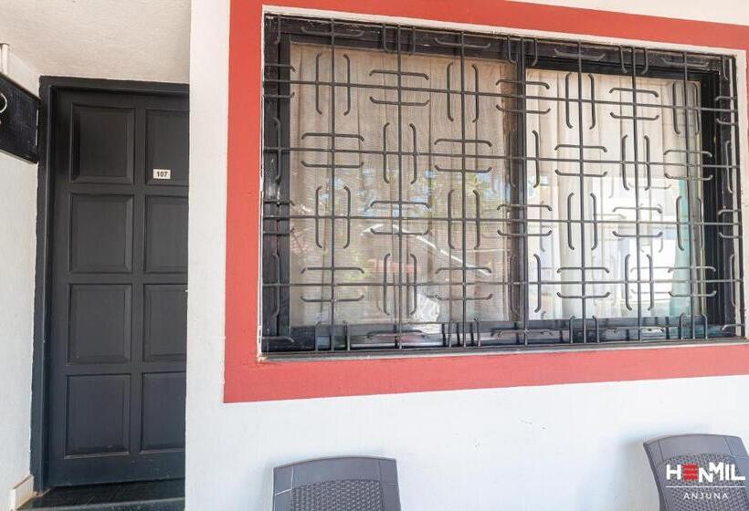 اتاق لوکس با بالکن, Henmil Anjuna