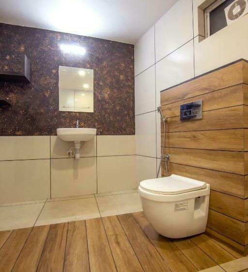 סוויטת ג'וניור, Oaks Residency