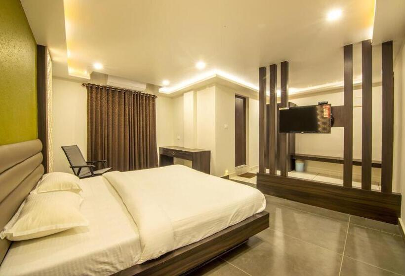 סוויטת ג'וניור, Oaks Residency