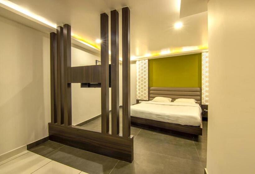 סוויטת ג'וניור, Oaks Residency