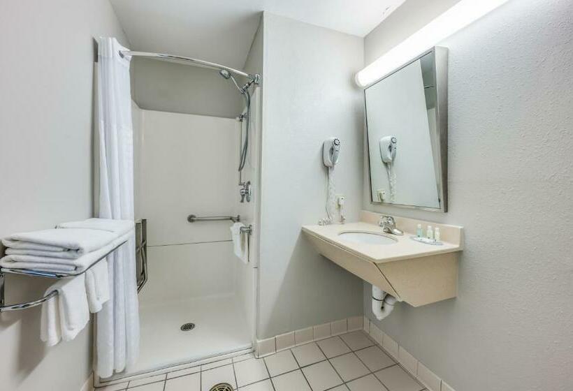 适合残疾人士使用的带超级大床的标准间, Quality Inn Poughkeepsie