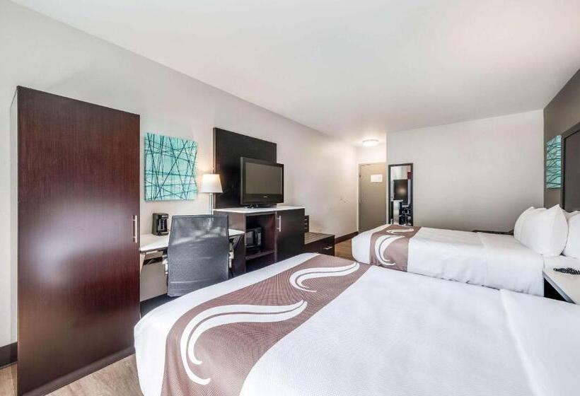 带2个双人床的标准工作室, Quality Inn Poughkeepsie