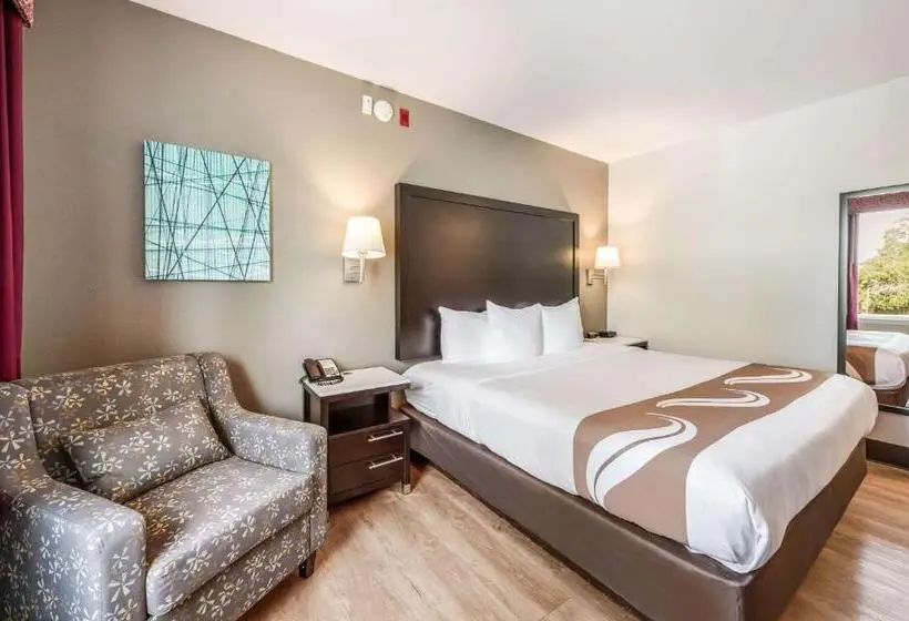 اتاق استاندارد با تخت بزرگ برای معلولان, Quality Inn Poughkeepsie