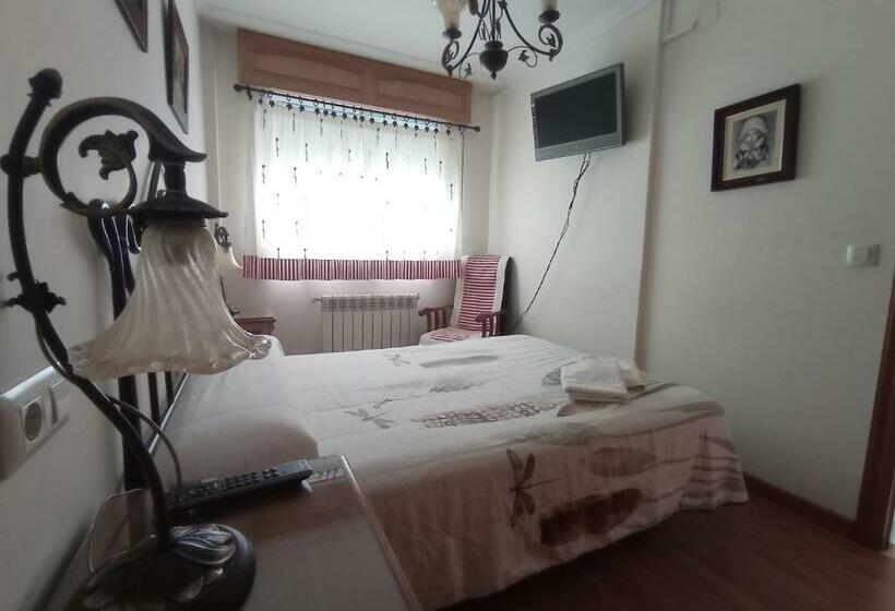 غرفة قياسية, Albergue De Peregrinos Ultreia Et Suseia