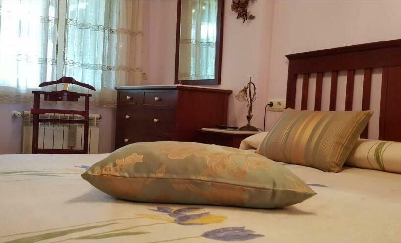 شقة غرفة واحدة, Albergue De Peregrinos Ultreia Et Suseia