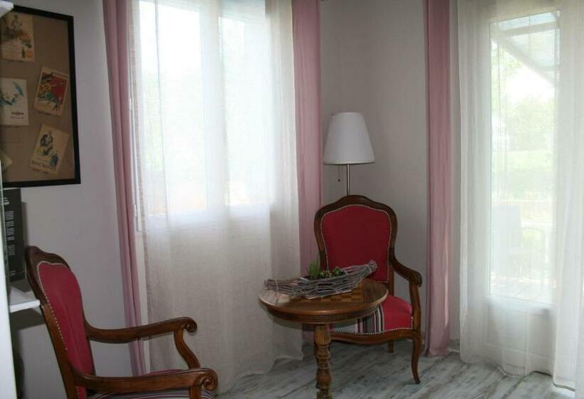 스탠다드 룸 풀장 전망, Chambres D Hôtes Le Puid De Gauthier