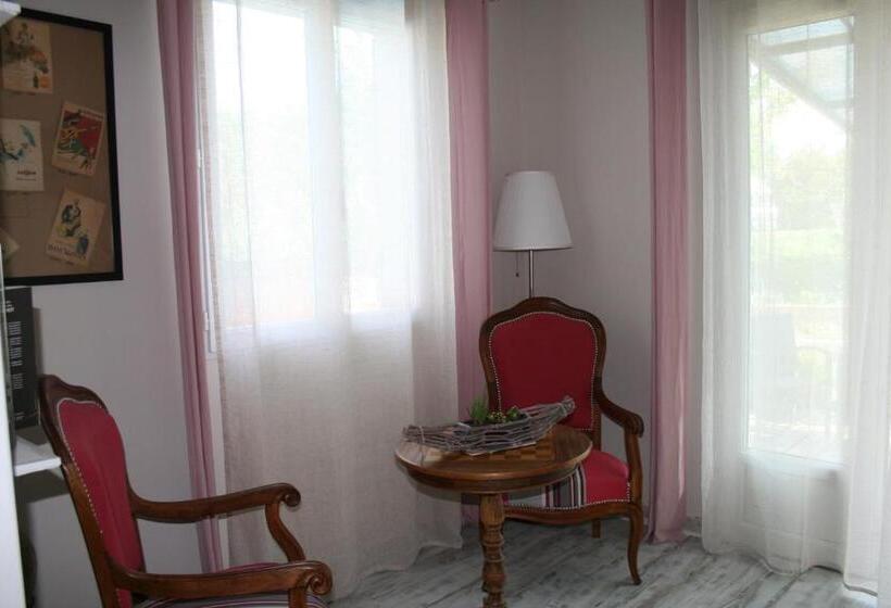 Номер Стандарт Вид на Сад, Chambres D Hôtes Le Puid De Gauthier