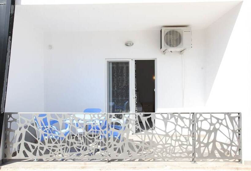 Номер Стандарт Вид на Сад, Ksamil Central Park