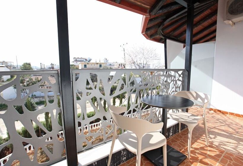 Трехместный Номер Комфорт, Ksamil Central Park