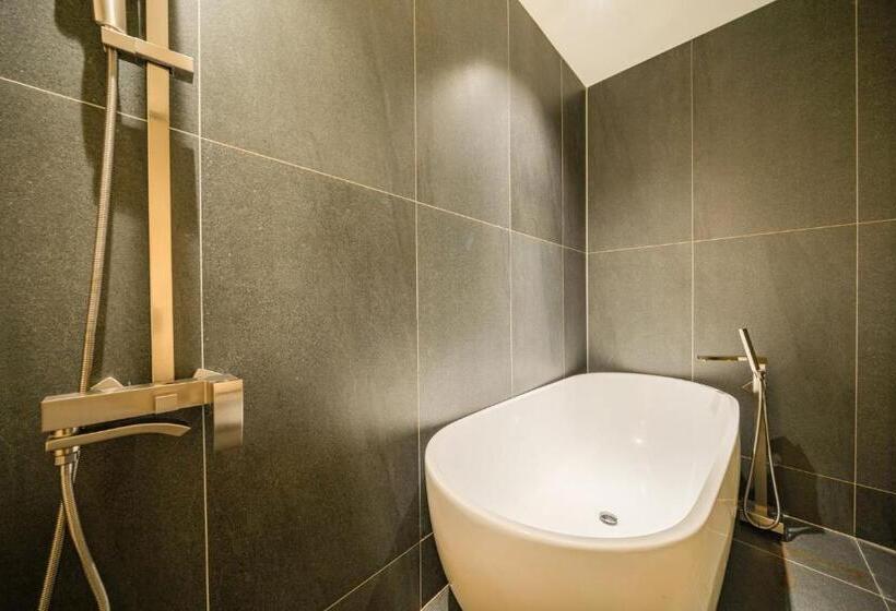 سوییت خانوادگی, Daegu Eastern Hotel Lions Park