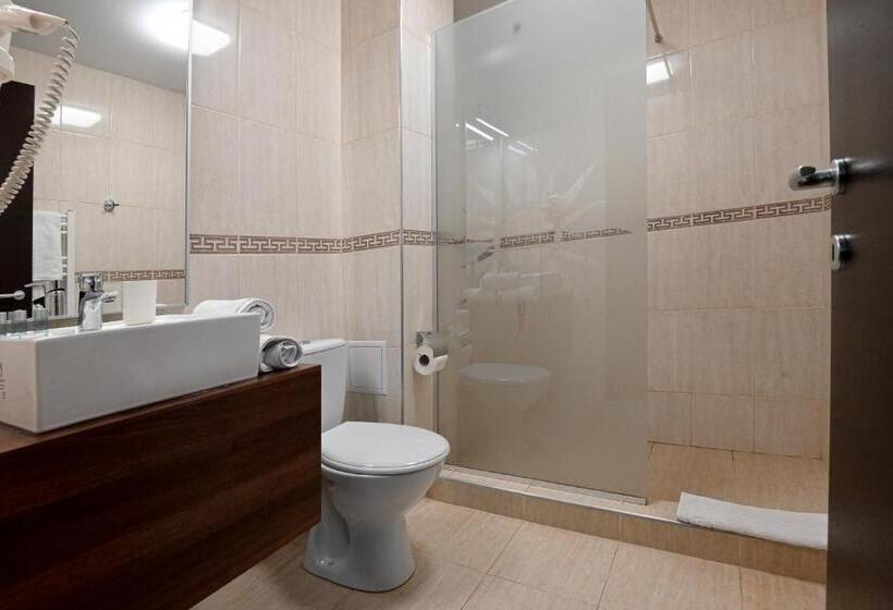 Трехместный Номер Deluxe, Helios