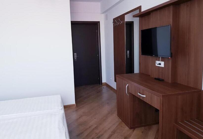 Трехместный Номер Deluxe, Helios