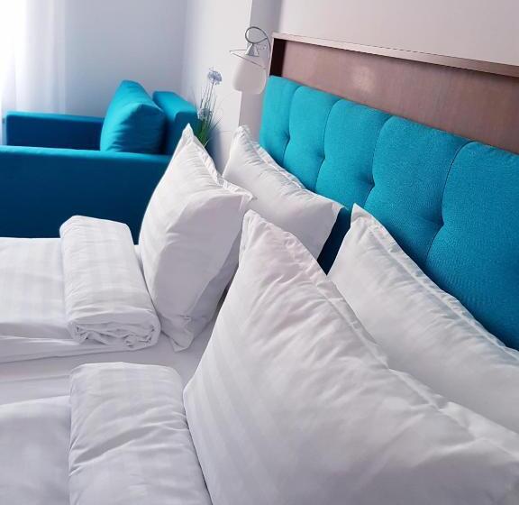 Трехместный Номер Deluxe, Helios