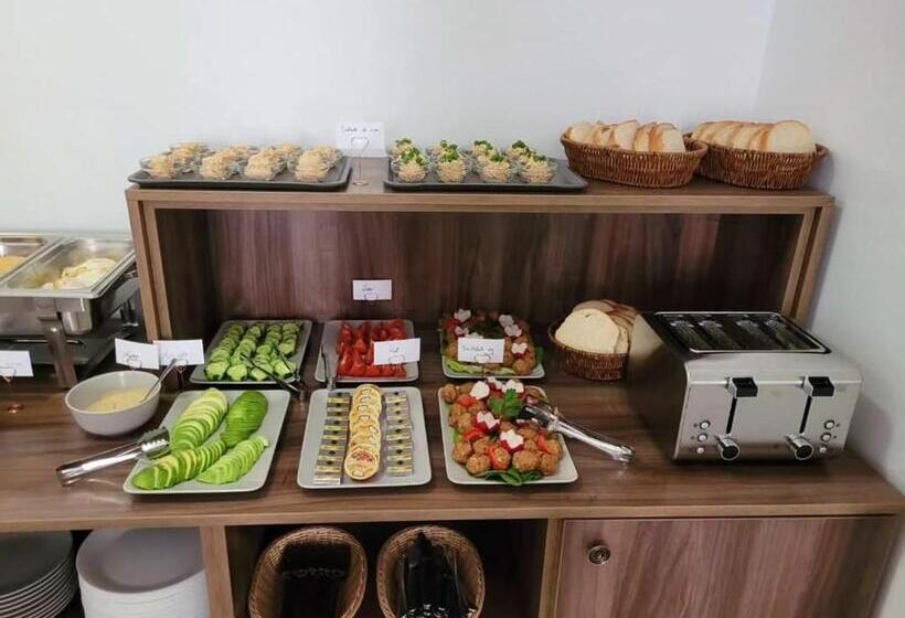 Трехместный Номер Deluxe, Helios