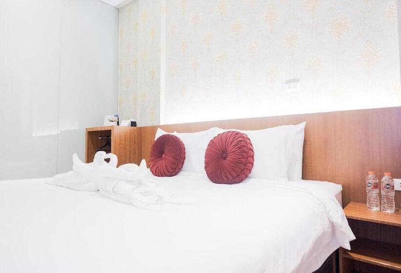 Номер Deluxe, King S Palace Mitra Reddoorz