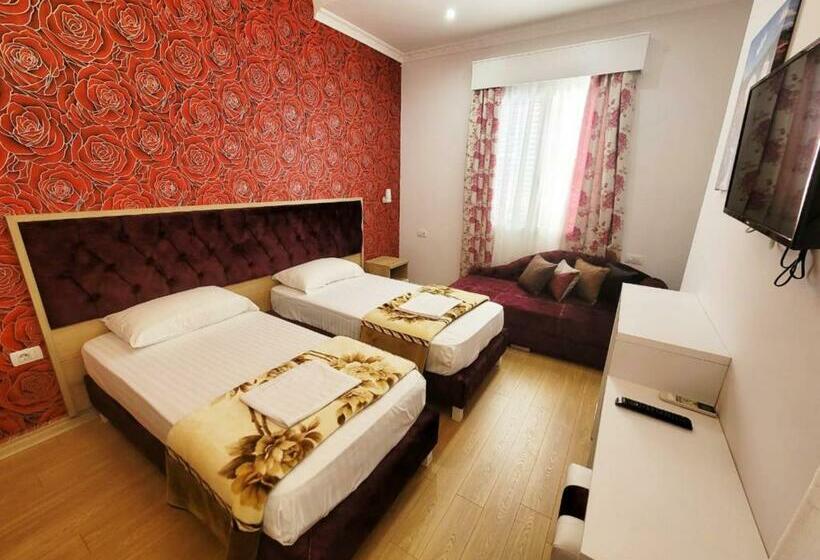 غرفة قياسية مزوَّدة بشُرفة, Number One