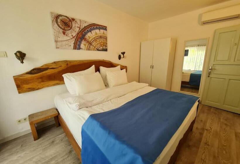 اتاق استاندارد با بالکن, Rebetiko