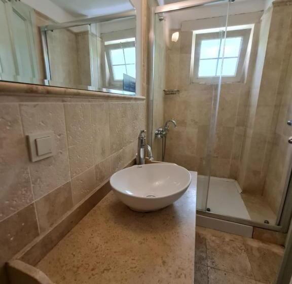 Quarto Estandar com Sacada, Rebetiko