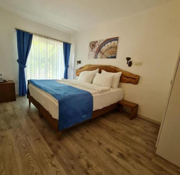 اتاق استاندارد با بالکن, Rebetiko