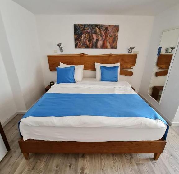 Quarto Familiar, Rebetiko