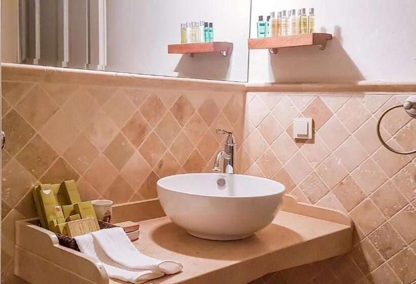 اتاق خانوادگی, Rebetiko