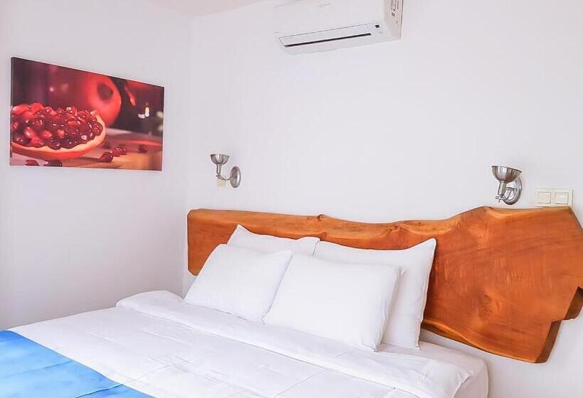 اتاق لوکس, Rebetiko