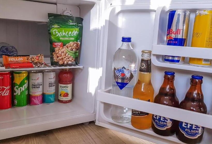 اتاق لوکس, Rebetiko