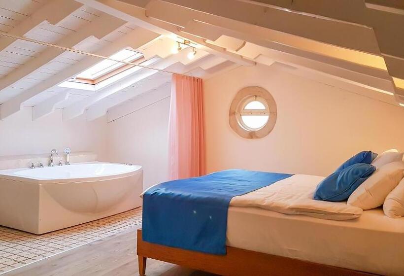 Quarto Estandar com Hidromassagem, Rebetiko