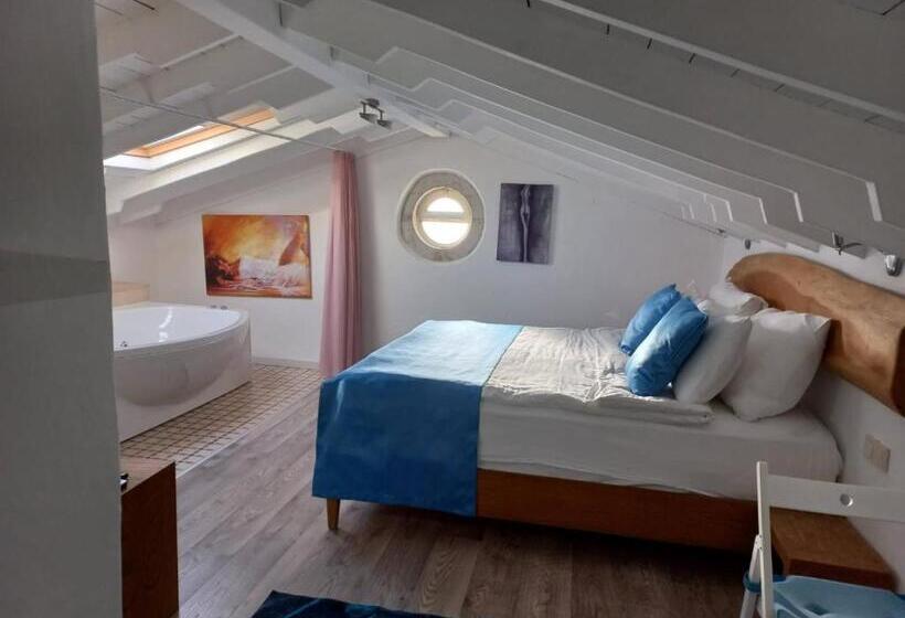 اتاق استاندارد با وان آب گرم, Rebetiko