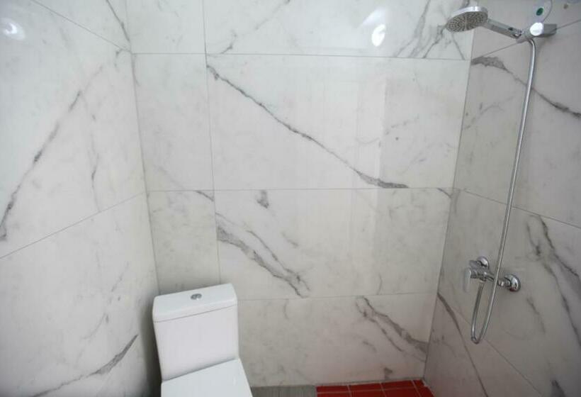 Номер Стандарт Вид на Сад, Ksamil Central Park