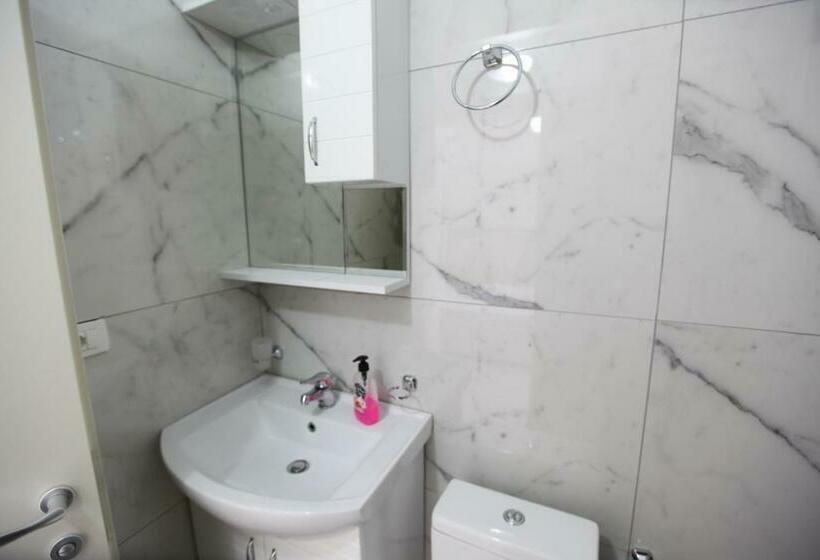 Номер Стандарт Вид на Сад, Ksamil Central Park