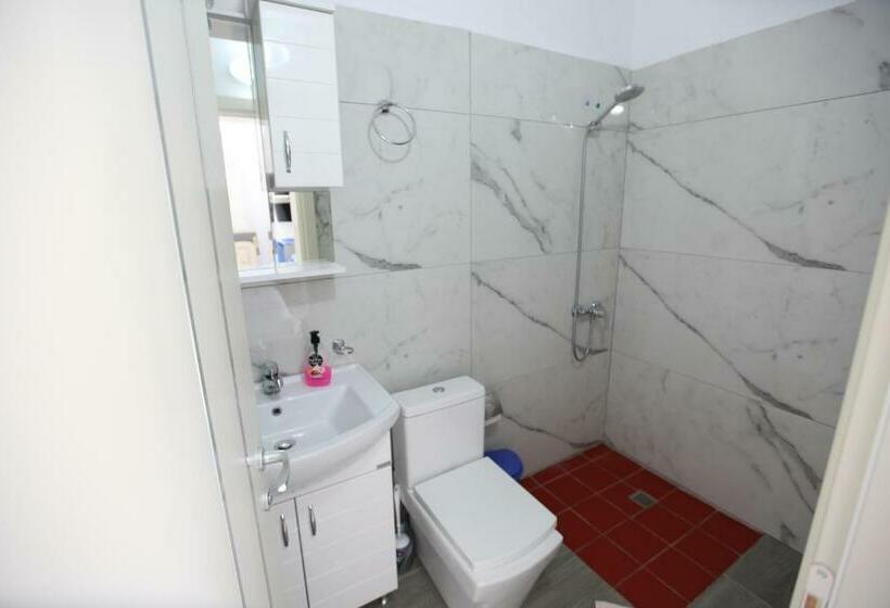 Номер Стандарт Вид на Сад, Ksamil Central Park