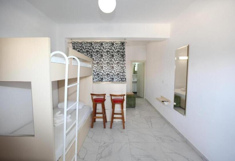 Четырехместный Номер Стандарт Вид на Сад, Ksamil Central Park