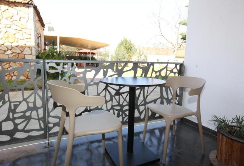 Номер Стандарт Вид на Сад, Ksamil Central Park