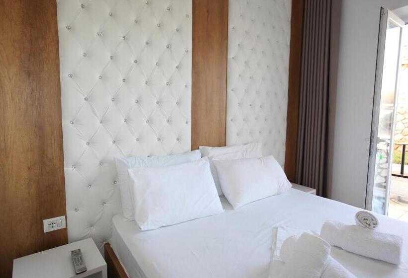 Номер Стандарт Вид на Сад, Ksamil Central Park