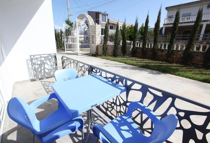 Трехместный Номер Стандарт Вид на Сад, Ksamil Central Park