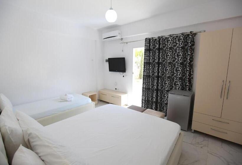 Трехместный Номер Стандарт Вид на Сад, Ksamil Central Park