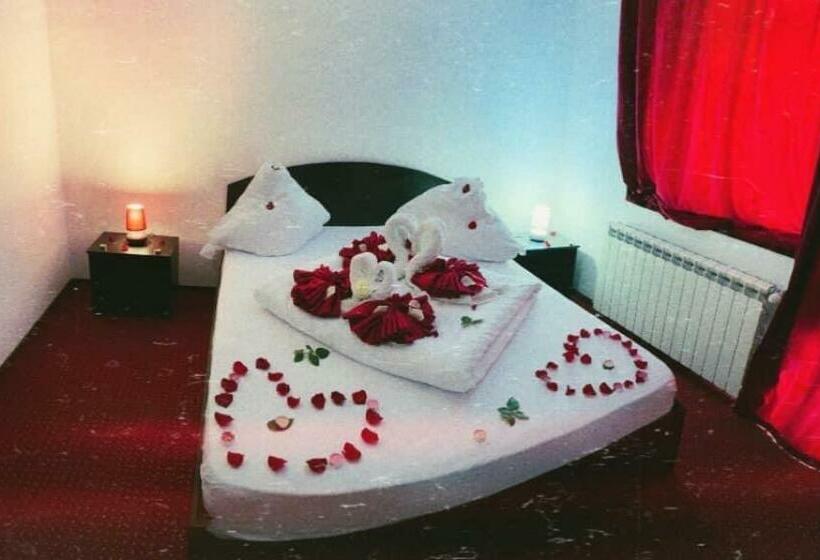 اتاق لوکس, Casa Lupascu