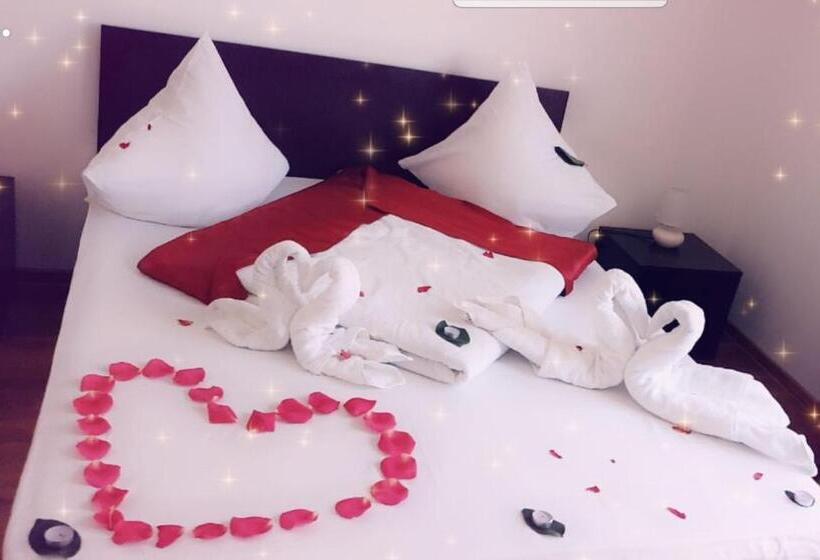 اتاق لوکس, Casa Lupascu