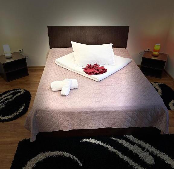 اتاق لوکس, Casa Lupascu