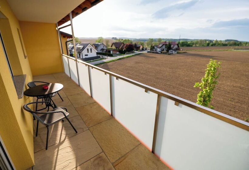 Deluxe Værelse m. Balkon, Vulkan Residenz Hotel   Self Check In